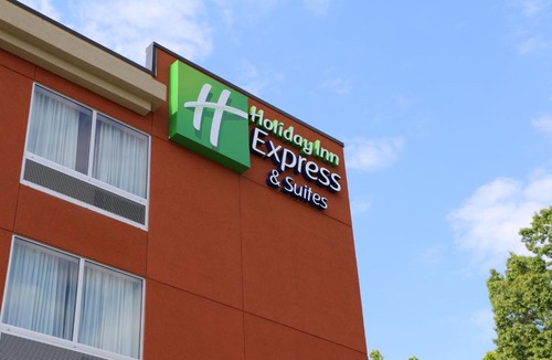 Flat Rock Hotel | Holiday Inn Express & Suites - Hendersonville SE - Flat Rock by IHG
