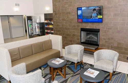 Madison Hotel | Holiday Inn Express Hotel & Suites Madison, an IHG Hotel
