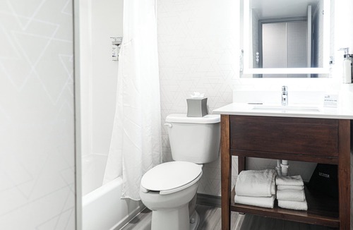 Springfield Hotel | Holiday Inn Express Washington DC SW - Springfield by IHG
