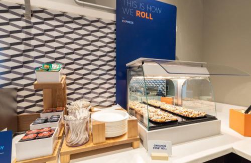 Lightfoot Resort | Holiday Inn Express Williamsburg North by IHG