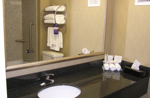 Woodstock Hotel | Holiday Inn Express Woodstock-Shenandoah Valley by IHG