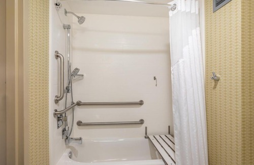Greensboro Hotel | Holiday Inn Greensboro Coliseum by IHG