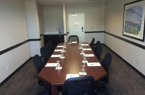 Greensboro Hotel | Holiday Inn Greensboro Coliseum by IHG