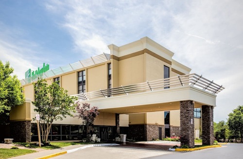 Cave Spring Hotel | Holiday Inn Roanoke - Tanglewood Route 419 & I 581, an Ihg Hotel