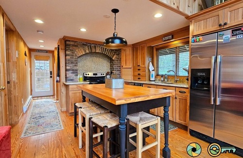 Basye Ski Chalet | Holocene Chalet - treetop mountain views!