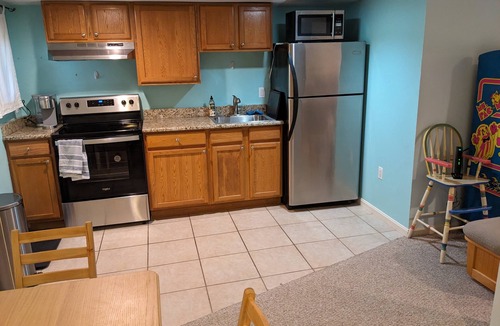 Petworth Apartment | Home base for your DC adventures - near fun, great food, and public transport.
