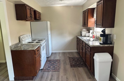 Manchester House | Home in Manchester with 3 bedrooms!