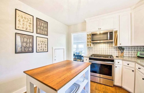 Montreat House | Home in the heart of Montreat with arcade, firepit & washer/dryer - dog-friendly