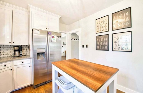 Montreat House | Home in the heart of Montreat with arcade, firepit & washer/dryer - dog-friendly