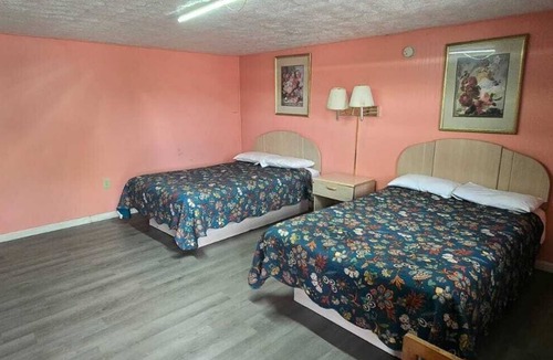 Redwood Hotel | Hometown Inn Rocky Mount VA
