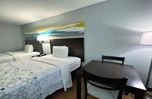 Augusta Hotel | HomeTowne Studios by Red Roof Augusta