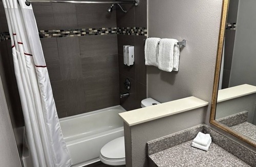 Crestline Heights Hotel | HomeTowne Studios by Red Roof Birmingham - Highway 280