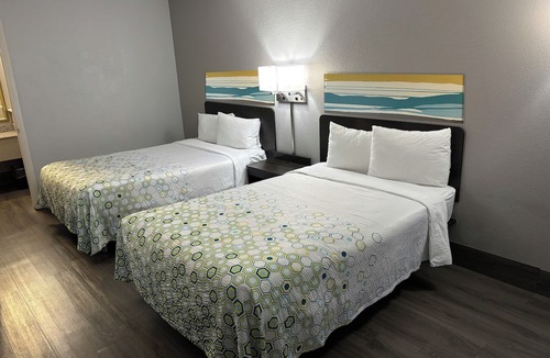 Crestline Heights Hotel | HomeTowne Studios by Red Roof Birmingham - Highway 280