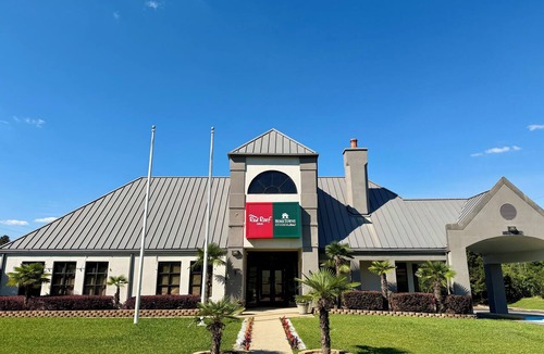Crestline Heights Hotel | HomeTowne Studios by Red Roof Birmingham - Highway 280