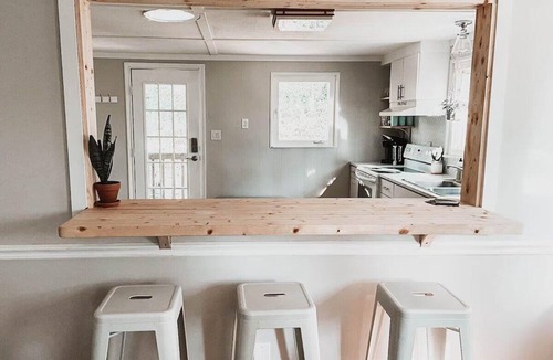 Penrose Cottage | Honeybee Haven - Scenic Mountain Getaway - WiFi - Pets OK