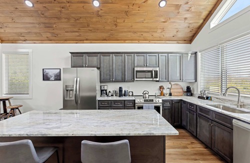 Rogers Cabin | Honeydew Cabin - Romantic, Sauna, Views, Hot Tub