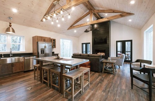 Primrose Cabin | Honeysuckle Bridge- Hot Tub, Firepit, Private Hiking, Sandstone Arch