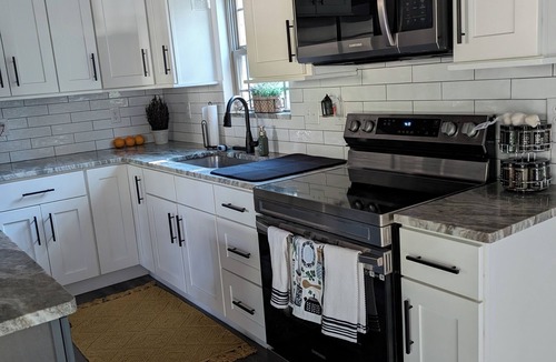 Elgin House | Horse-Friendly Retreat:Trail Access, Woodland Views & Peaceful Deck