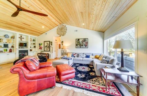 Buechel House | Hot Tub, Deck & Fire Pit: Chic Louisville Home!