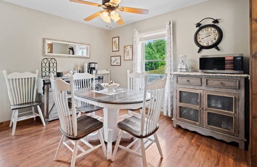 Waynesville House | Hot Tub ~ Fenced Yard ~Stocked Kitchen ~9mi to Park~ Golfing
