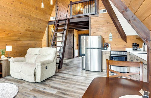 Idlewild Cottage | Hot Tub, Fire Pit, On-site Pond: Cozy Kenton Cabin