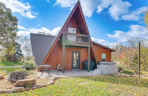 Idlewild Cottage | Hot Tub, Fire Pit, On-site Pond: Cozy Kenton Cabin