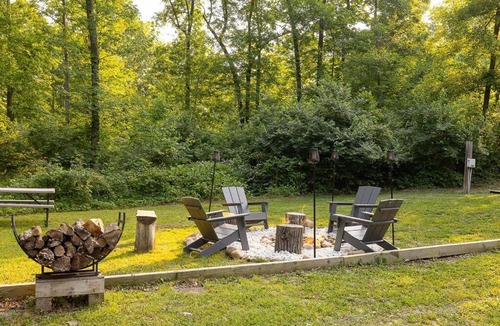 Luray House | Hot Tub - Fire Pit - Pool Table - Pet Friendly - Good Times