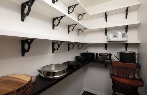 Kenton House | Hot tub, Fire pit, Pool table, Ping-pong table, Sleeps up to 14!