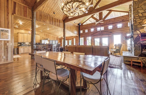 Waynesville House | Hot Tub + Fire Pit: Spacious Waynesville Escape!