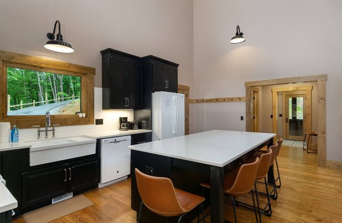 Fairview House | Hot tub, Fire-pit, Wrap around Porch, Fresh Eggs, Privacy, 10 miles to AVL.