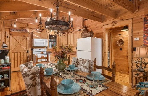 Mentone House | Hot Tub, Firepit & Games - Falcon Lodge, Family !