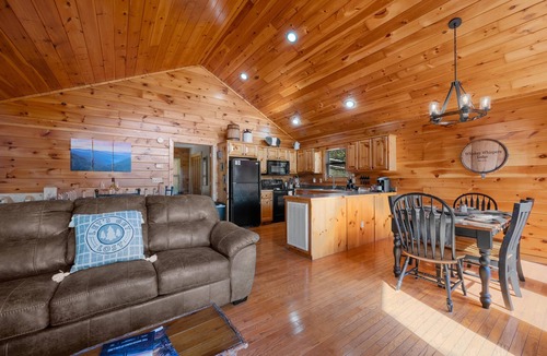 Wears Valley Cabin | Hot Tub & Game Room | Min to National Park