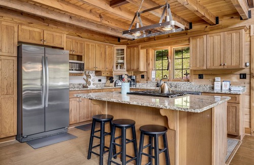 Burnsville Cabin | Hot Tub, Game Room & Valley Views + Biltmore Pass | Peaceful Mountain Lodge