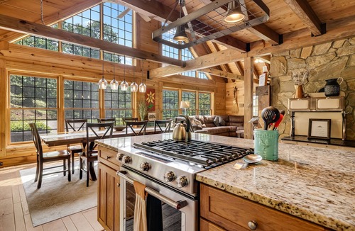 Burnsville Cabin | Hot Tub, Game Room & Valley Views + Biltmore Pass | Peaceful Mountain Lodge