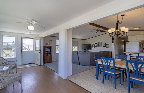 Avon House | ⭐Hot Tub⭐Newly Furnished⭐️Wide Beaches⭐Incredible Oceanfront Views🌊☀️🐬Sunrises