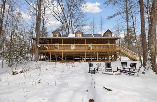 Rogers Cabin | Hot Tub (Private) | Dogs OK | FirePit | MuirValley | Hiking