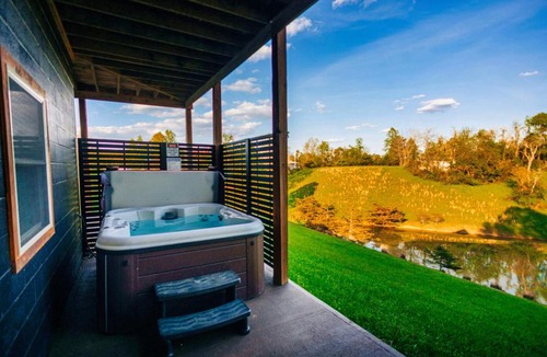 Primrose House | Hot Tub Private Pond Fire Pit near Off-Road Parks