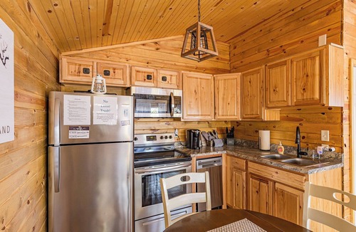 Nancy Cabin | Hot Tub & Seasonal Views of Lake Cumberland