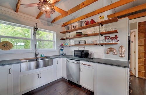 Byrdstown House | Hot Tub & View! 'Lakehouse Lookout' Byrdstown Home