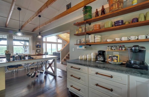 Byrdstown House | Hot Tub & View! 'Lakehouse Lookout' Byrdstown Home