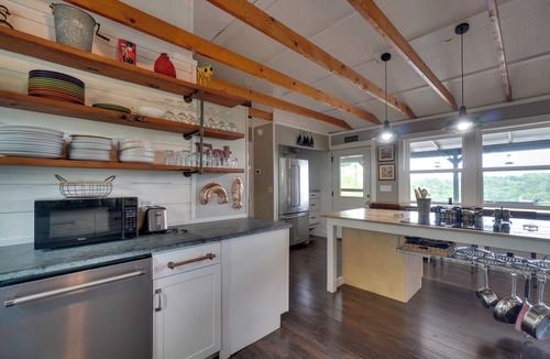 Byrdstown House | Hot Tub & View! 'Lakehouse Lookout' Byrdstown Home