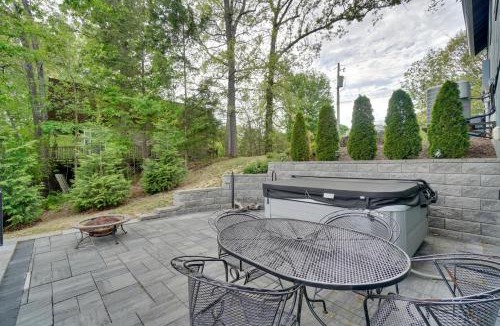Byrdstown House | Hot Tub & View! 'Lakehouse Lookout' Byrdstown Home