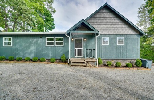 Byrdstown House | Hot Tub & View! 'Lakehouse Lookout' Byrdstown Home