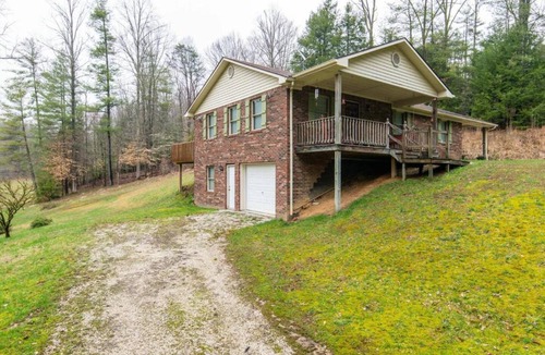 Pine Ridge House | Hot Tub & WiFi -Carrie's Cottage - Red River Gorge
