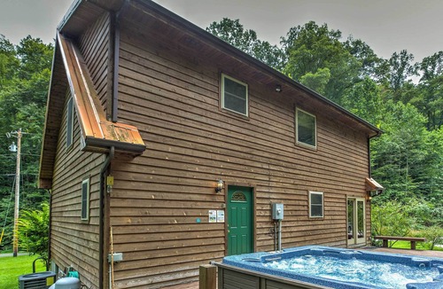 Stanton Cabin | Hot Tub, WiFi, Waterfront - Family Cabin - Brookside - Red River Gorge, Kentucky!