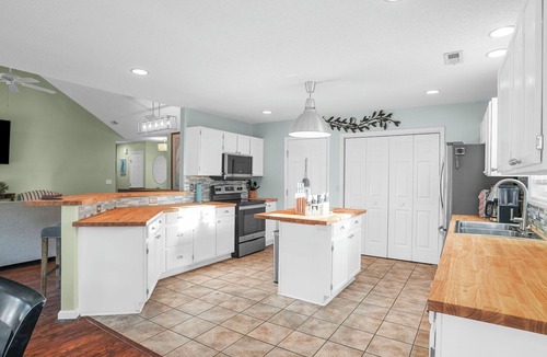 Myrtle Grove House | House Heron: Family Oasis & Pro Workspace