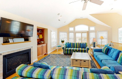 Ocean Isle Estates House | House with AC, fireplace, & private hot tub