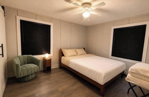 Hyde Park Apartment | Houston Walkable Gem Modern Montrose Stay