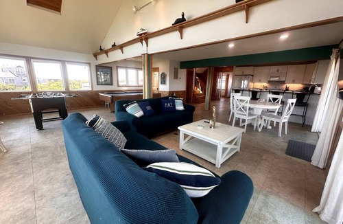 Avon House | How You Dune? Dog-Friendly Semi-Oceanfront in Avon!