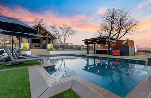 Greer House | Htd Pool-Hot Tub-Fire Pit-Fenced Yard-Dogs Welcome
